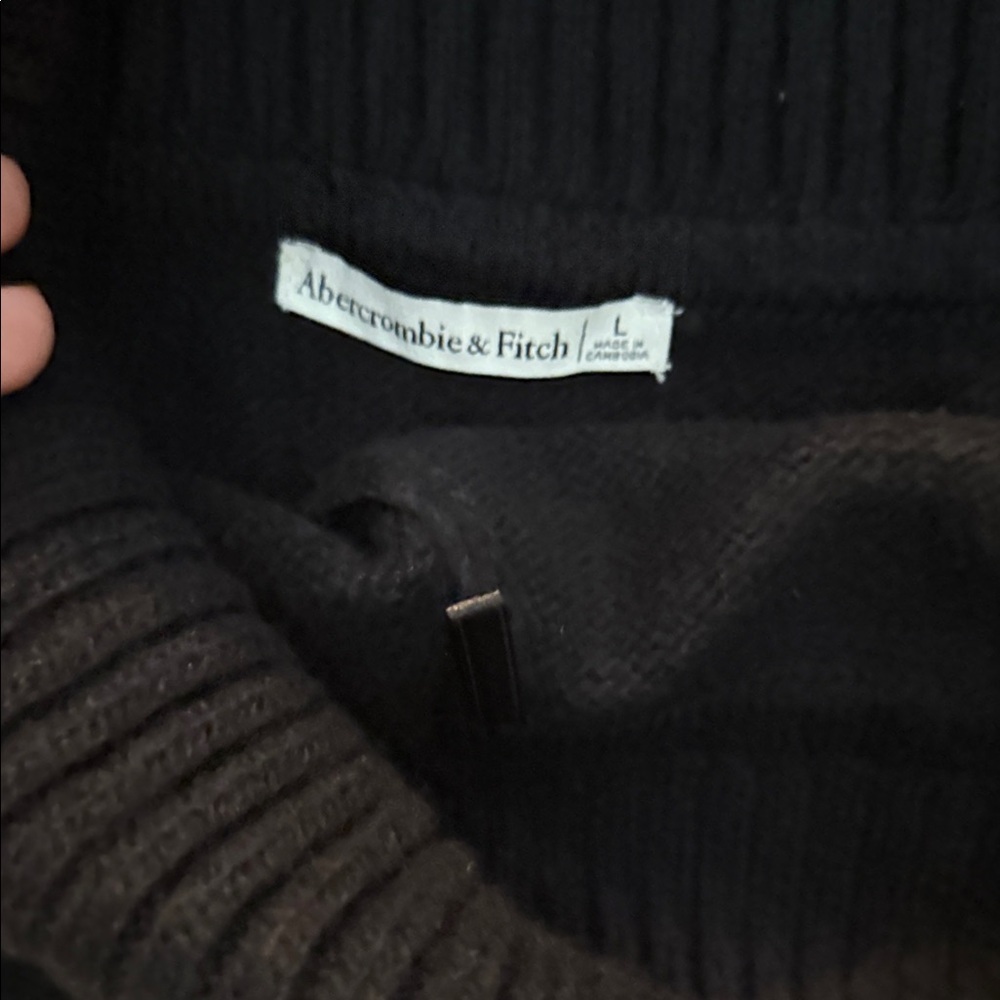 Abercrombie and Fitch  Off-Shoulder Sweater NWT size large - Picture 3 of 3